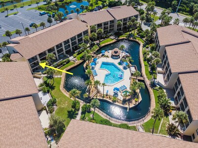 Southern C's Beachfront condo, tropical heated pool, great for family or couple