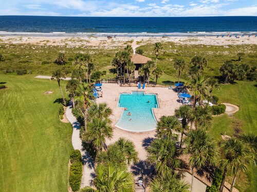 Southern C's Beachfront condo, tropical heated pool, great for family or couple