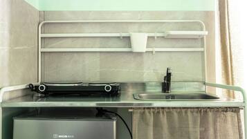 Fridge, stovetop, electric kettle, toaster