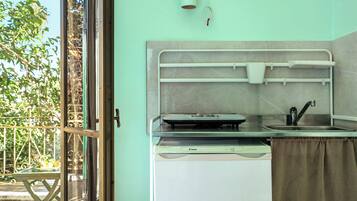 Fridge, stovetop, electric kettle, toaster