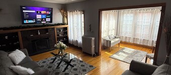 Hyde Park/ Bronzeville Apartment 3E
