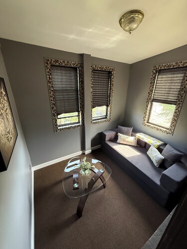 Hyde Park/ Bronzeville Apartment 3E