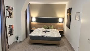 Comfort Double Room | Hypo-allergenic bedding, Select Comfort beds, desk, laptop workspace