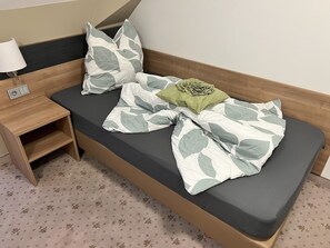 Comfort-Einzelzimmer, 1 großes Einzelbett, Nichtraucher, eigenes Bad | Badezimmer | Dusche, kostenlose Toilettenartikel, Haartrockner, Handtücher