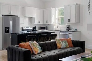 Interior - Heated Salt Water Pool - Vaulted Ceilings - Modern (Dallas)