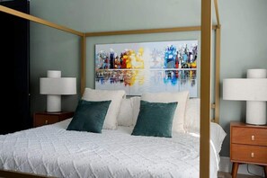 2 bedrooms, WiFi - Heated Salt Water Pool - Vaulted Ceilings - Modern (Dallas)