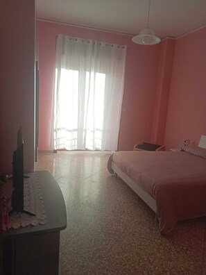 1 Schlafzimmer, Reisekinderbett, Bettwäsche