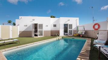 Een verwarmd zwembad