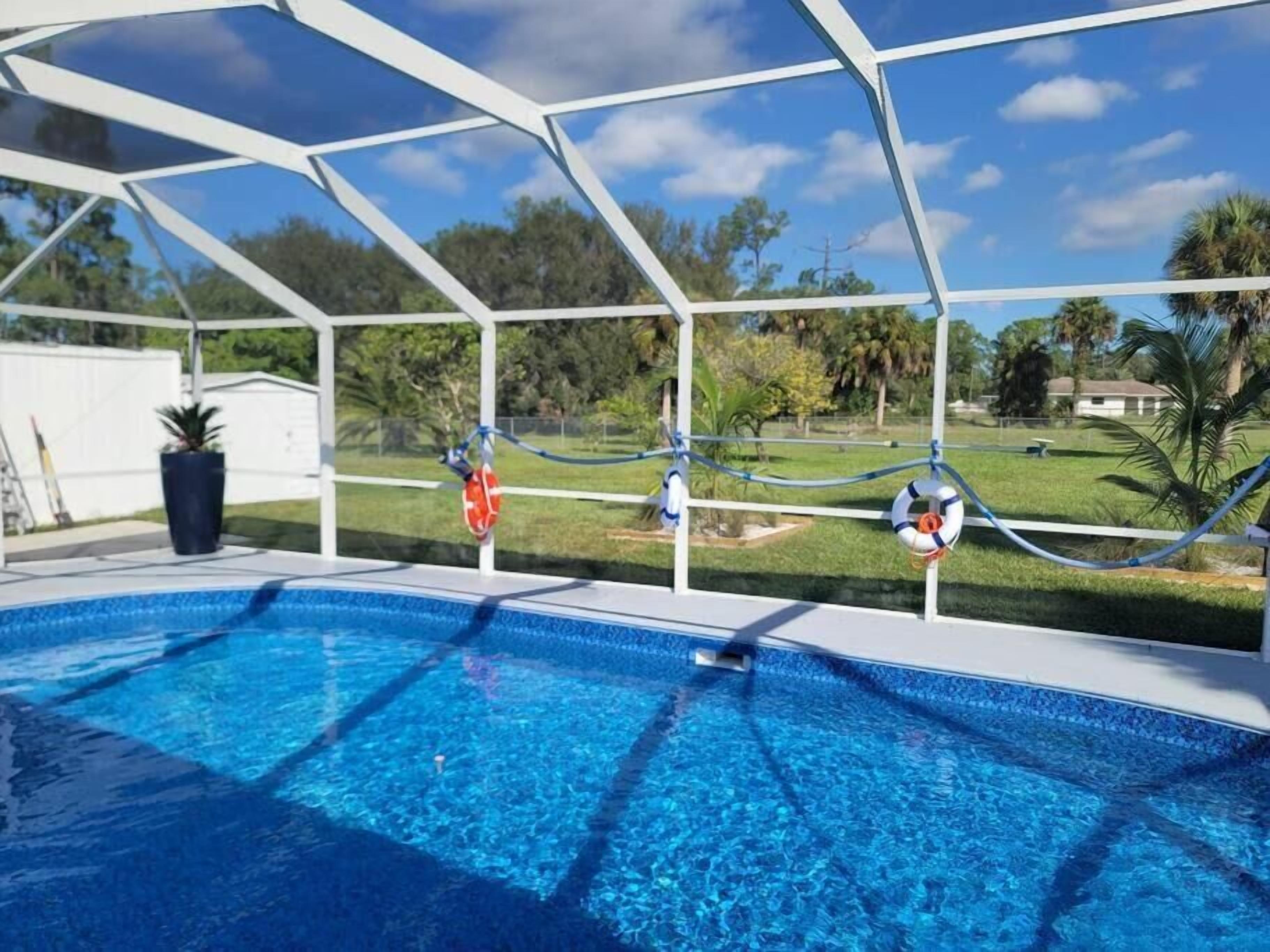 Beautiful Seasonal Home w/pool
