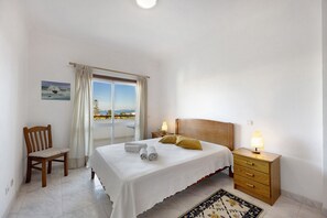 3 bedrooms, iron/ironing board, free WiFi, bed sheets - Apartment 'Lagos Ocean View' with Sea View, Balcony and Wi-Fi (Lagos)