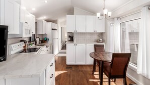 Coffee/tea maker, fridge, microwave, oven - Fully Remodeled! Resort Living! Greenfield Village 55+ Activities Galore! (Mesa)