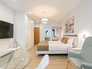 1 habitación, tabla de planchar con plancha, wifi gratis y ropa de cama 