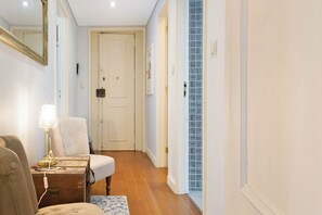 Interior - ‘Boutique Santa Catarina 2’ Apartment with Lake View, Wi-Fi and Air Conditioning (Porto)