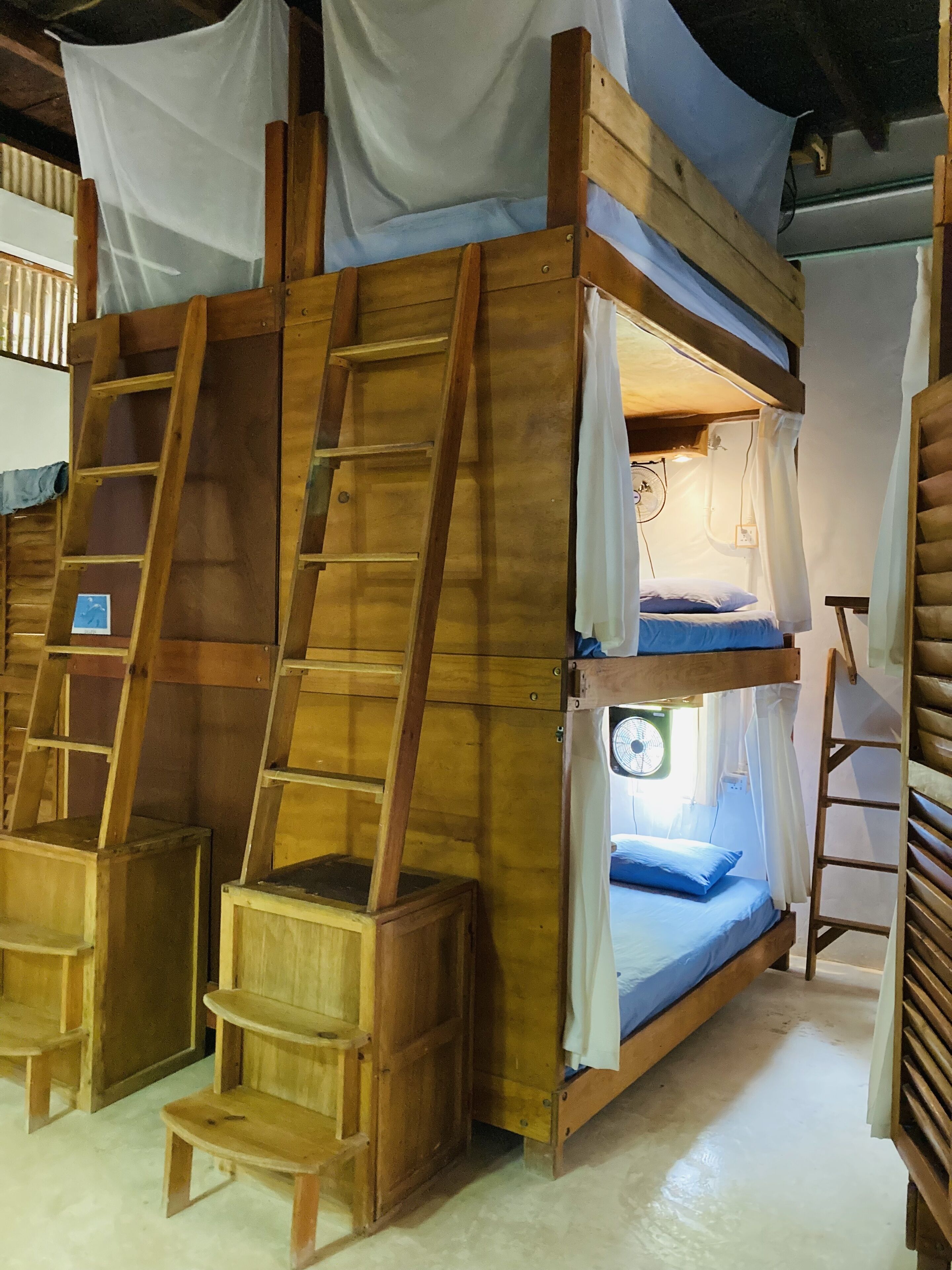 Dormitorio compartido | Cortinas blackout y wifi gratis 