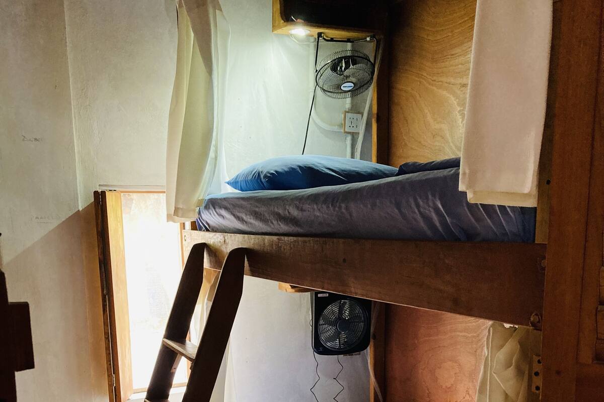 Dormitório compartilhado | Cortinas blackout, Wi-Fi de cortesia