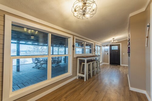 Screened Patio on Pickwick River- Boat & RV Parking, Fishing Pier- Dogs allowed
