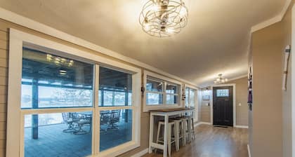 Screened Patio on Pickwick River- Boat & RV Parking, Fishing Pier- Dogs allowed