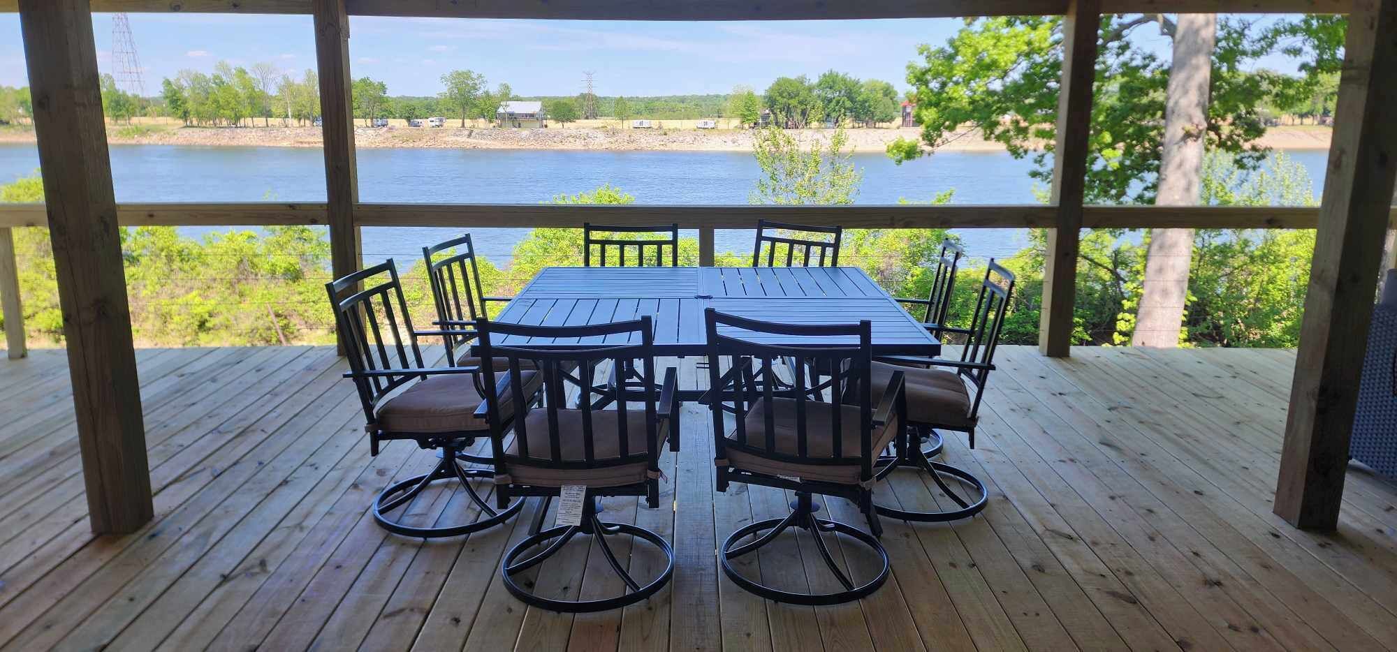 Screened Patio on Pickwick River- Boat & RV Parking, Fishing Pier- Dogs allowed
