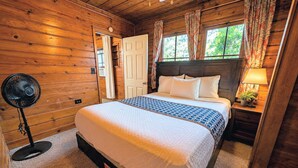 Tabla de planchar con plancha, wifi gratis y ropa de cama 