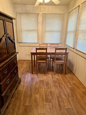 Sherwood | Living area | 32-inch LED TV with digital channels - Crest Lodge Historic Mountain Inn (Crestline)