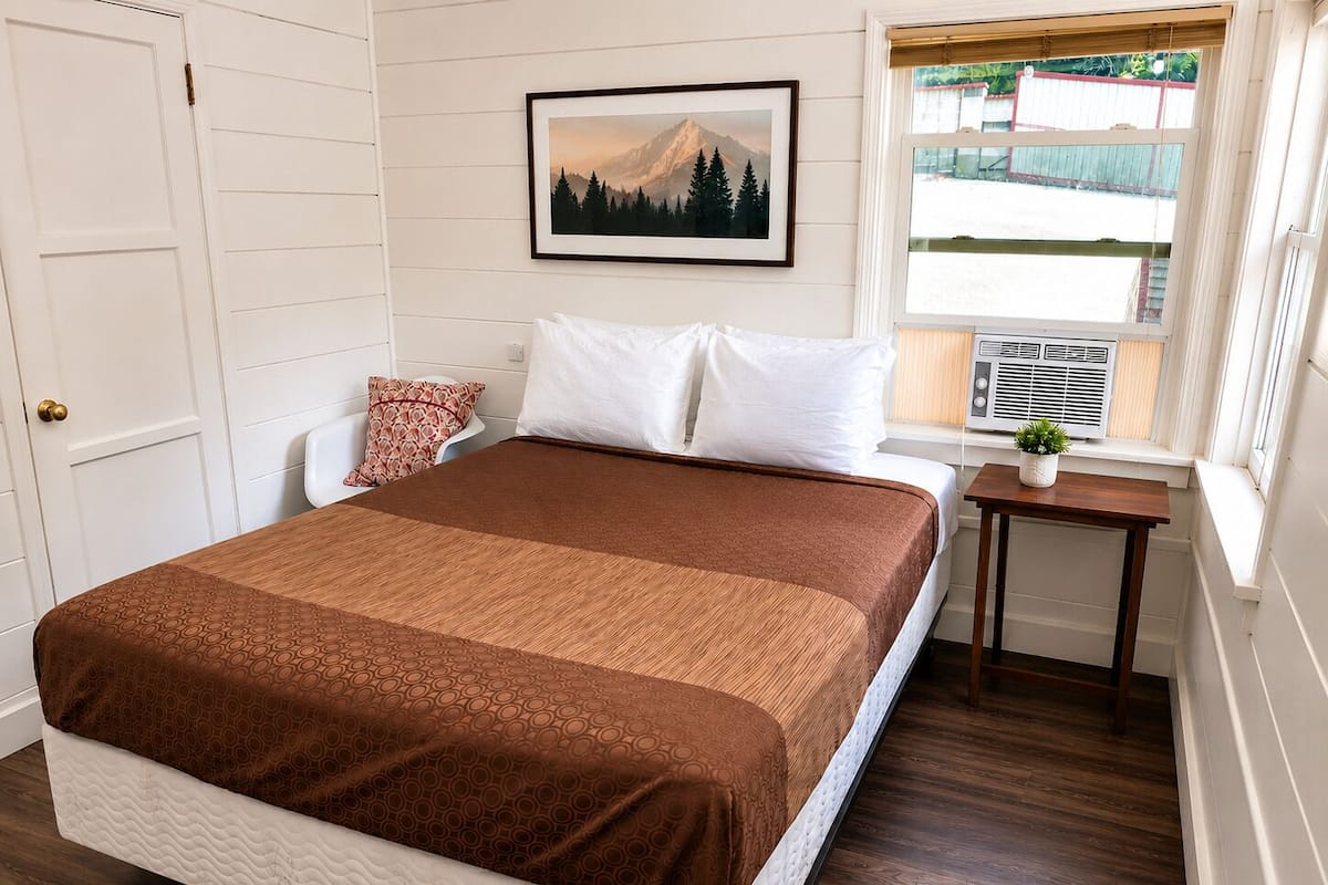 Little Bear | Iron/ironing board, WiFi (free), bed sheets