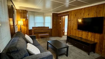 Sherwood | Living area | 32-inch LED TV with digital channels