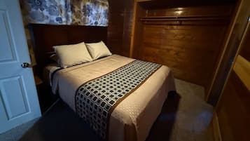 Arrowbear | 2 bedrooms, iron/ironing board, free WiFi, bed sheets