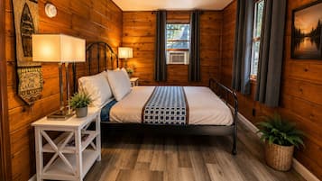 Crestline | Iron/ironing board, WiFi (free), bed sheets