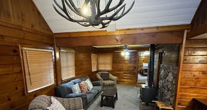 Crest Lodge Historic Mountain Inn