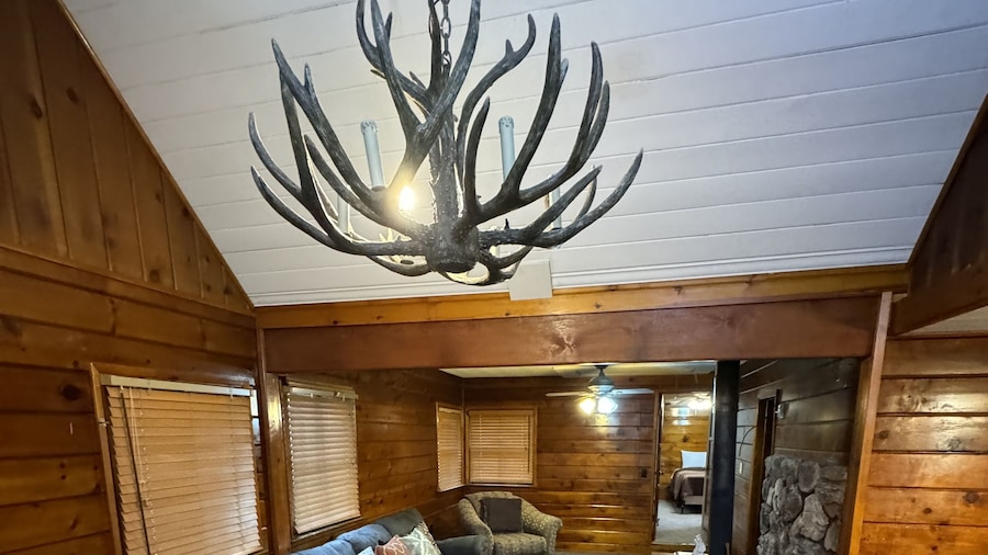 Crest Lodge Historic Mountain Inn