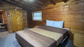 Big bear | 2 bedrooms, iron/ironing board, free WiFi, bed sheets