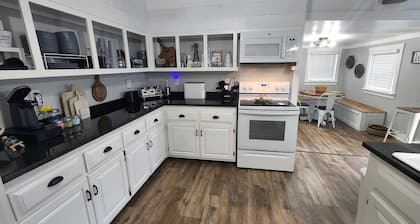 Pickwick Getaway in the Groves 7th NT Free!