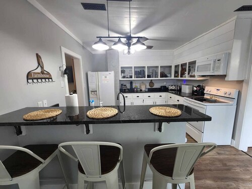 Pickwick Getaway in the Groves 7th NT Free!

