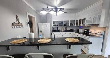 Pickwick Getaway in the Groves 7th NT Free!