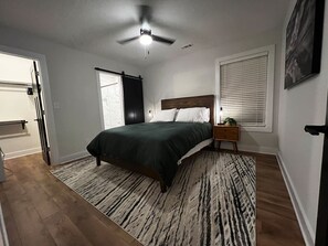 Free WiFi, bed sheets - Quiet 2 Bedroom home near the Beach! (Sunset Beach)