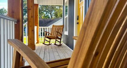 Quiet 2 Bedroom home near the Beach!