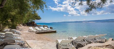 Am Strand, Liegestühle, Strandtücher