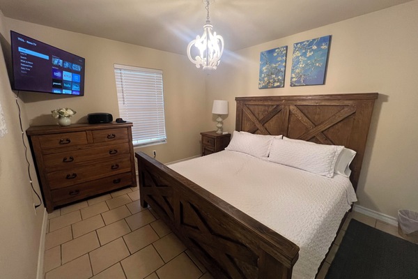 2 soverom, strykejern/-brett, reiseseng for barn og wi-fi (inkludert)