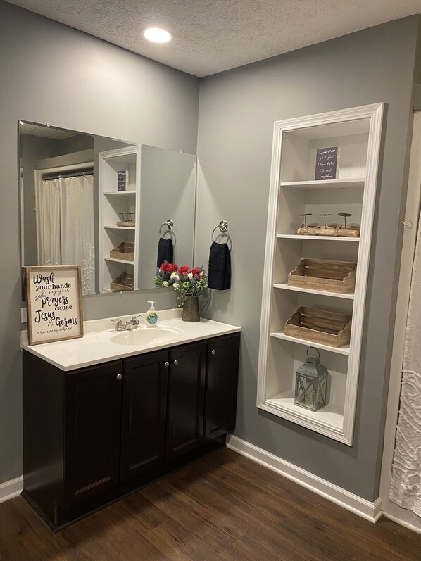 Interior - Hilltop Hideaway. (Reelsville)