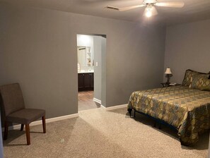 4 dormitorios, tabla de planchar con plancha, wifi y ropa de cama