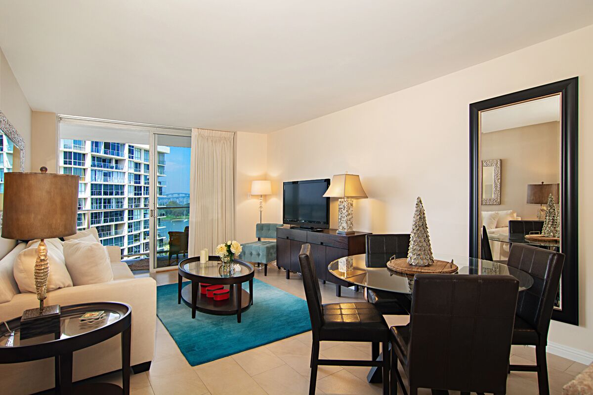 City & Mountain views from the beach in this 1 bed/1 bath beautiful condo!