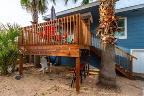 Terrace/patio - Private Beachside 2BR Rear Unit – Steps to Sand & Minutes to Strand & Dining (Galveston)