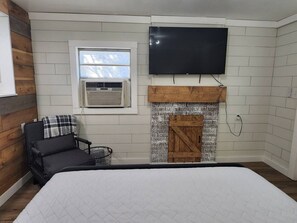 1 bedroom, travel cot, free WiFi, bed sheets