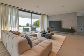 TV - Graham Holiday Rentals - Symphony (Benissa)