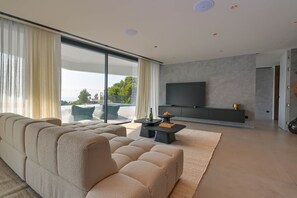 TV - Graham Holiday Rentals - Symphony (Benissa)