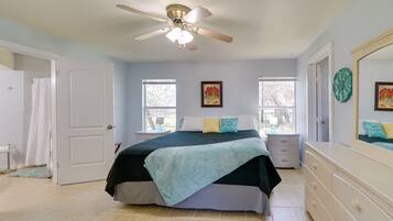 3 bedrooms, iron/ironing board, travel crib, internet