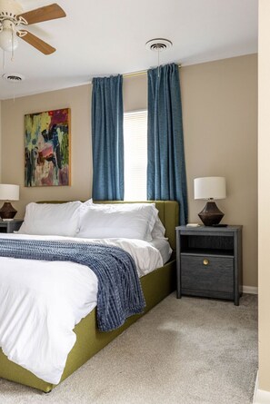 2 bedrooms, desk, WiFi, bed sheets