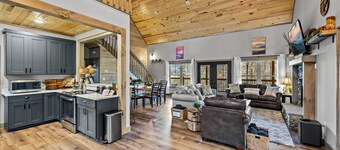 Enjoy RUSTIC ELEGANCE at this TOP RATED Cabin ♥Stunning Views, Hot Tub, Fire Pit