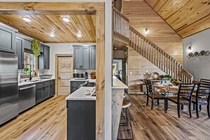 Fridge, microwave, oven, stovetop - Enjoy RUSTIC ELEGANCE at this TOP RATED Cabin ♥Stunning Views, Hot Tub, Fire Pit (Sevierville)