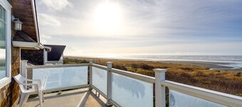 Oceanfront Moclips Escape w/ Deck & Beach Access!